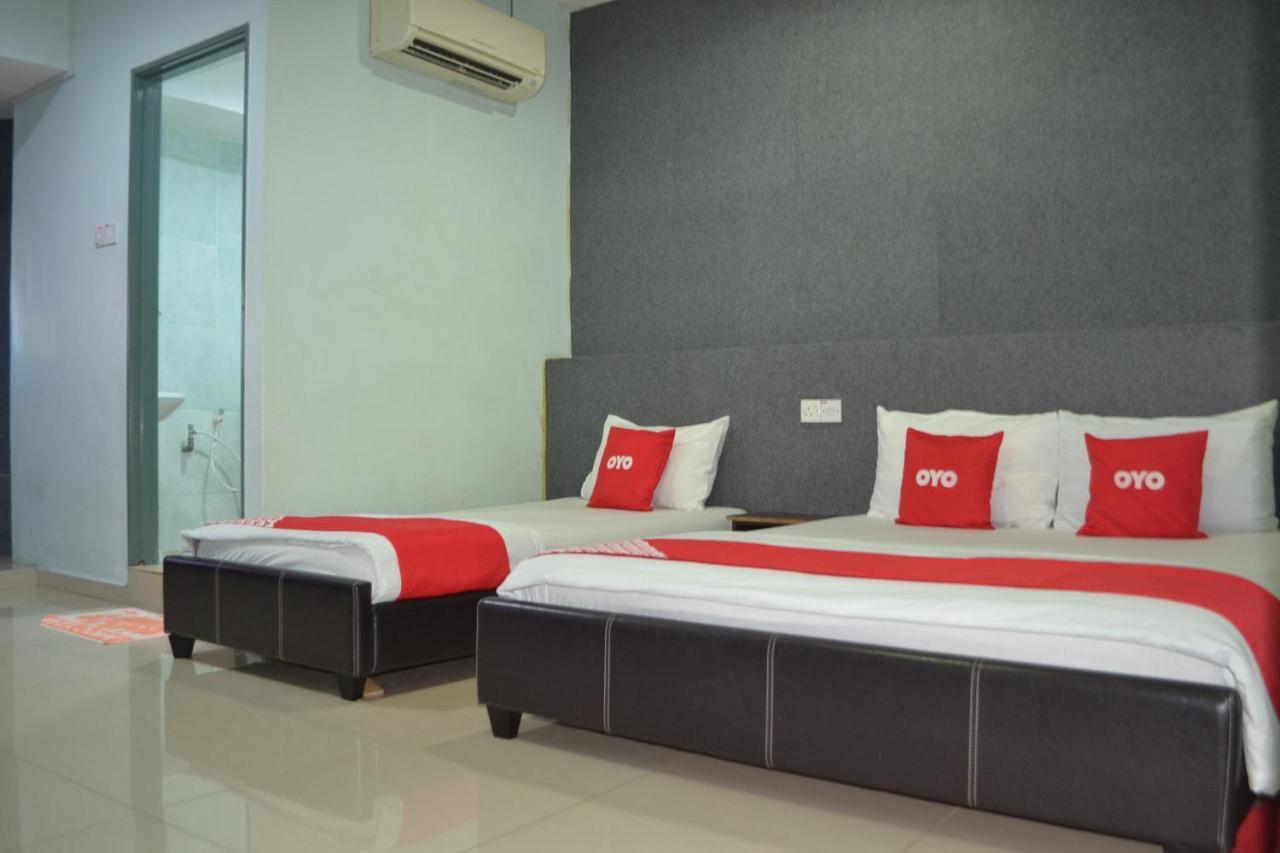 Oyo 89737 Hotel Tishoa Kampong Batu Tiga Exteriér fotografie