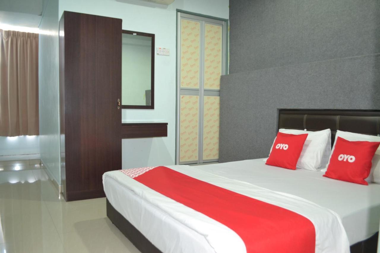 Oyo 89737 Hotel Tishoa Kampong Batu Tiga Exteriér fotografie